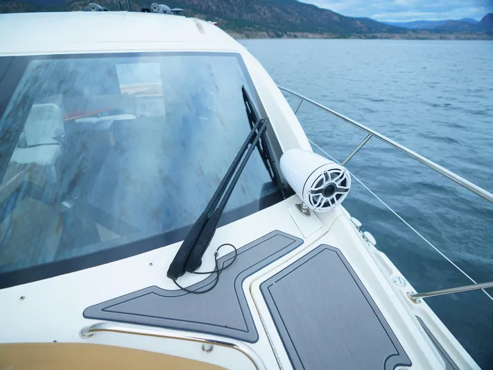 Lakehouse Yacht Photos Pics 