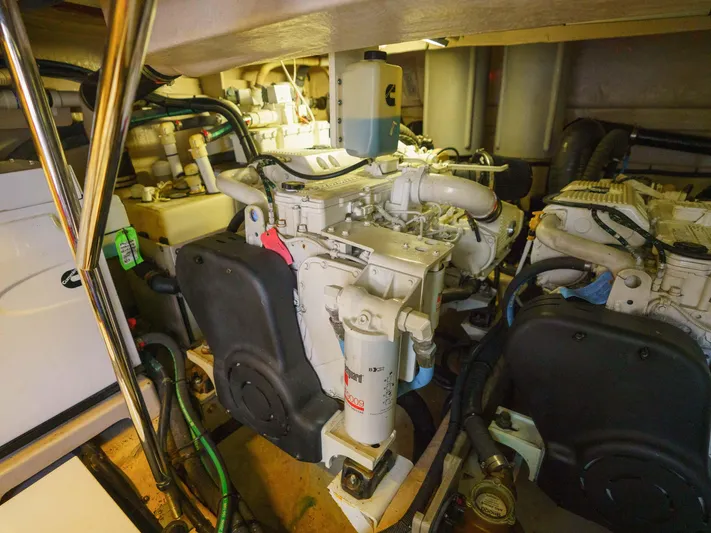 Lakehouse Yacht Photos Pics 