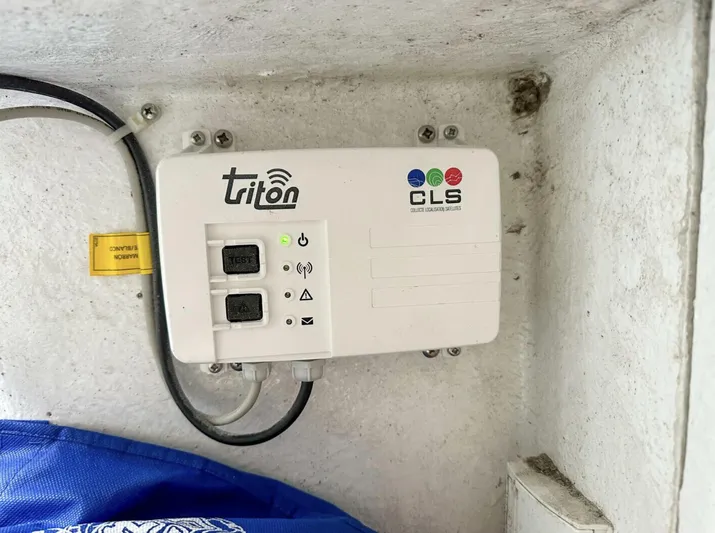  Yacht Photos Pics Triton CLS device installed on a 1993 Crusader Boats 34.