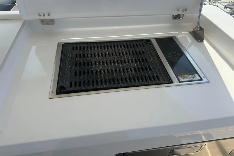 Hamlet Yacht Photos Pics Built-in bbq fly bridge grill 