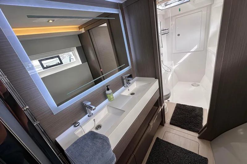 Hamlet Yacht Photos Pics Master Shower / Bath Room