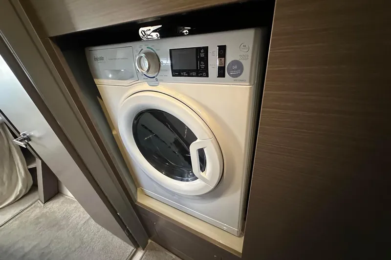 Hamlet Yacht Photos Pics Washer / Dryer