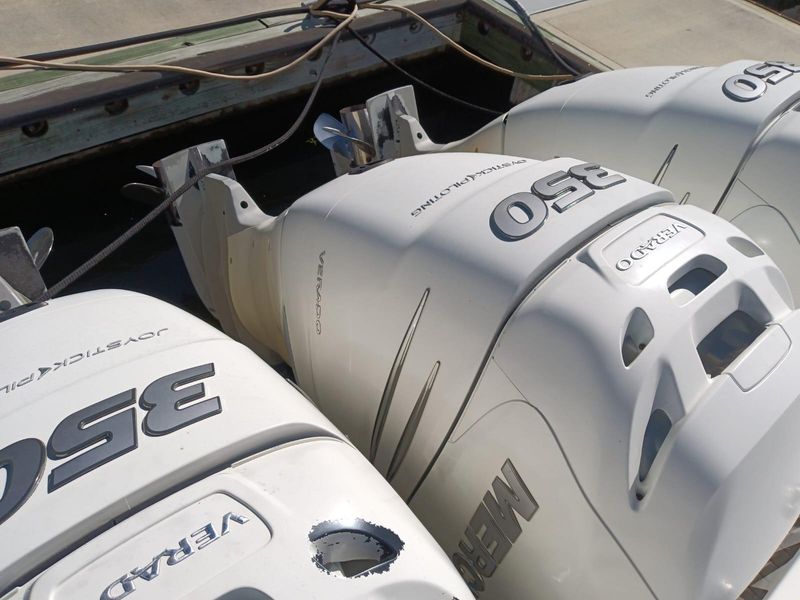 2016 Boston Whaler 350 Outrage