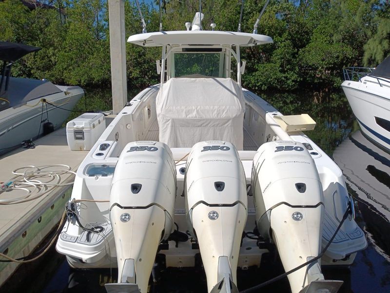 2016 Boston Whaler 350 Outrage