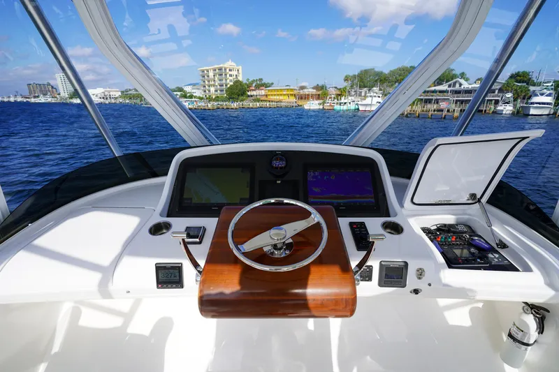 It-l-do Yacht Photos Pics 2018 Bertram 35 Flybridge- IT-L-DO- Helm