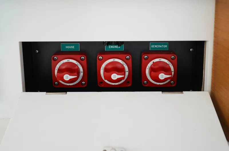 It-l-do Yacht Photos Pics 2018 Bertram 35 Flybridge- IT-L-DO- Battery Switches