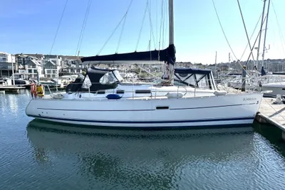 2005 Beneteau Oceanis Clipper 323