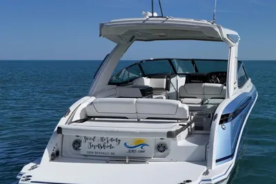 Formula 330 Crossover Bowrider