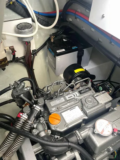 Morning Star Yacht Photos Pics Engine compartment of a 2021 Leopard 40 boat, featuring a detailed view of the engine and battery.