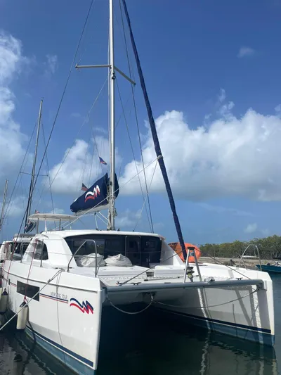 Morning Star Yacht Photos Pics 2021 Leopard 40 catamaran docked under a clear blue sky.