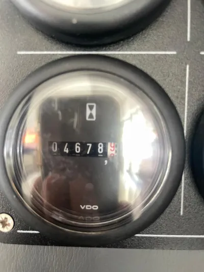 Morning Star Yacht Photos Pics Hour meter reading 4678 on a 2021 Leopard 40.