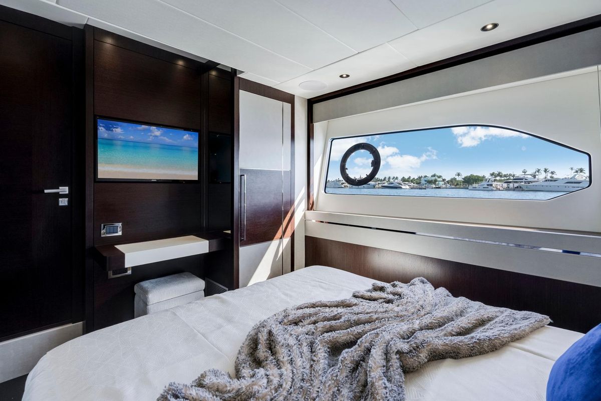 2021 Sunseeker 76 