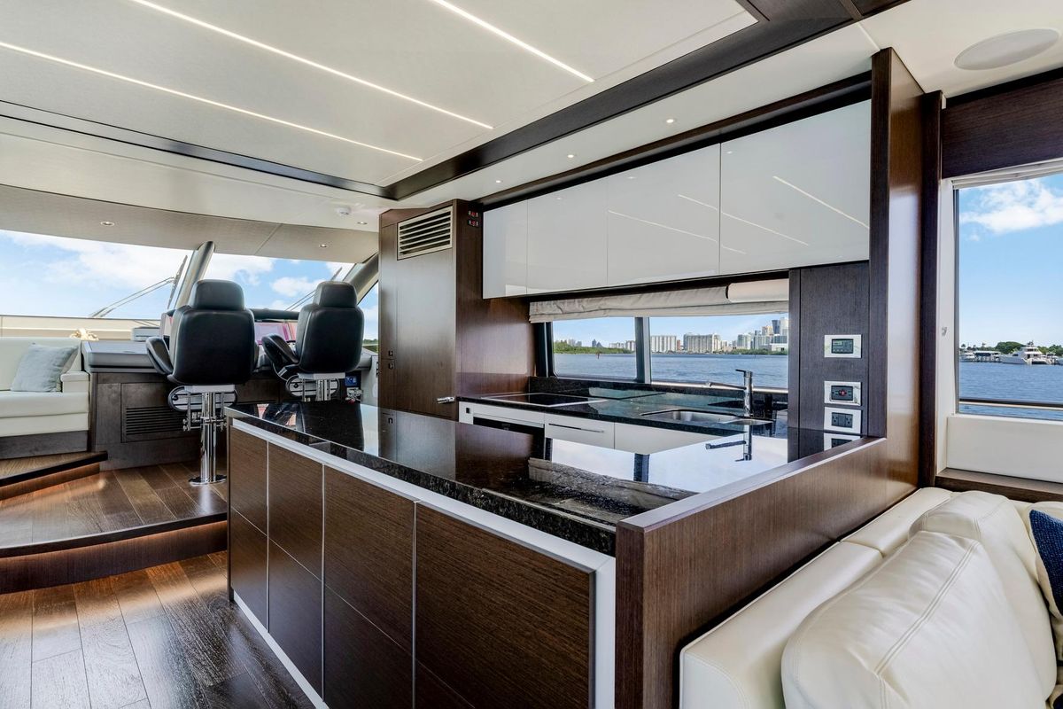 2021 Sunseeker 76 