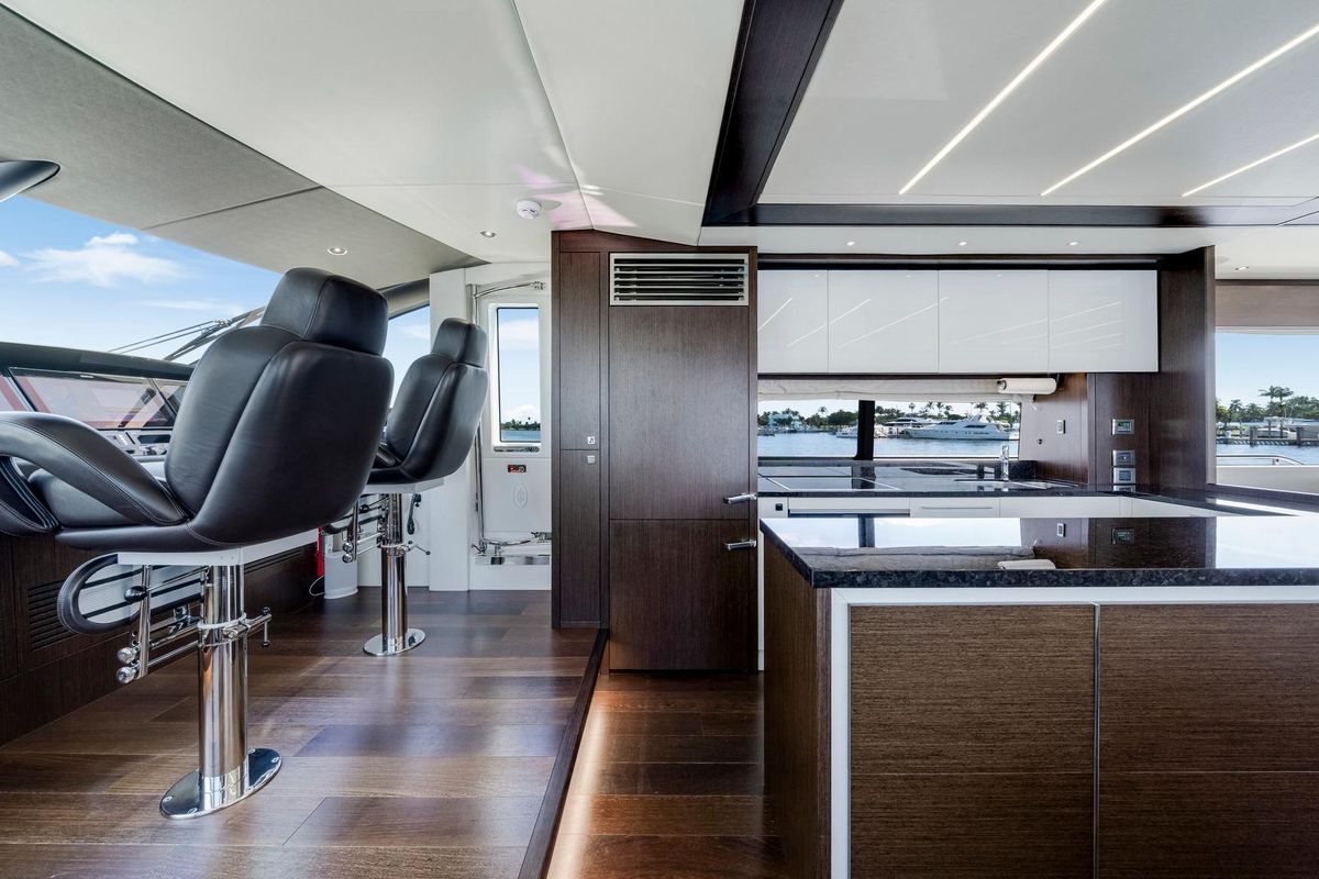2021 Sunseeker 76 