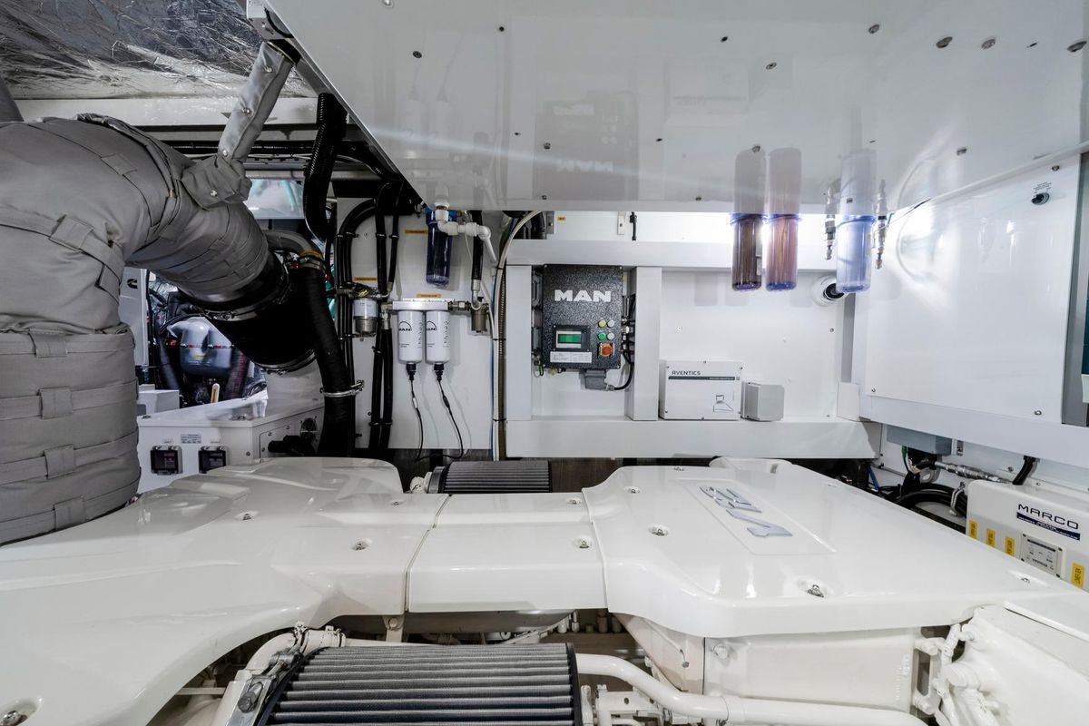 2021 Sunseeker 76 