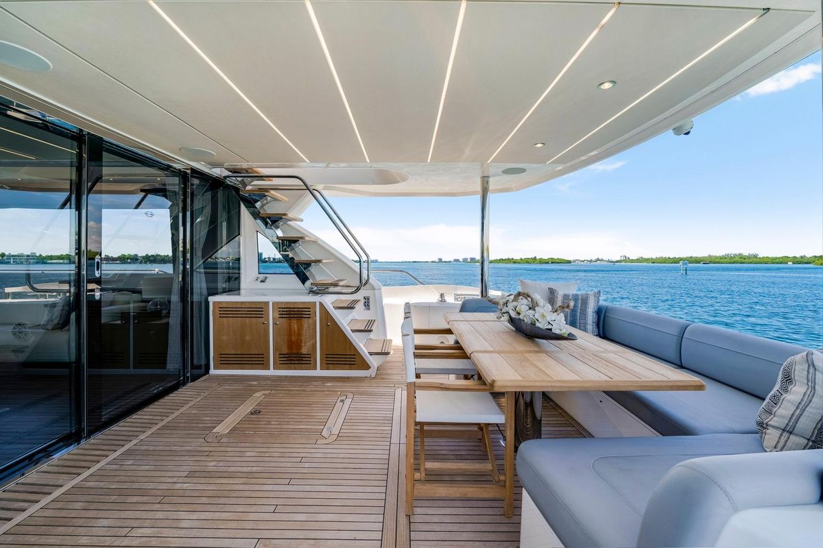 2021 Sunseeker 76 