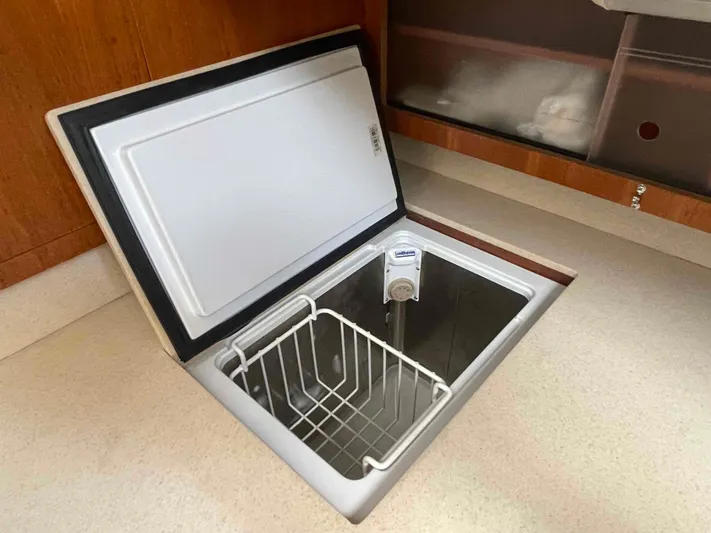 Sapphire Seas Yacht Photos Pics Open freezer compartment in 2006 Hunter 45 Center Cockpit yacht kitchen.