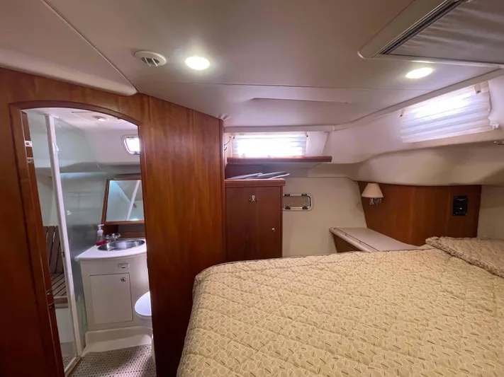 Sapphire Seas Yacht Photos Pics Interior of 2006 Hunter 45 Center Cockpit yacht with cozy bedroom and bathroom.