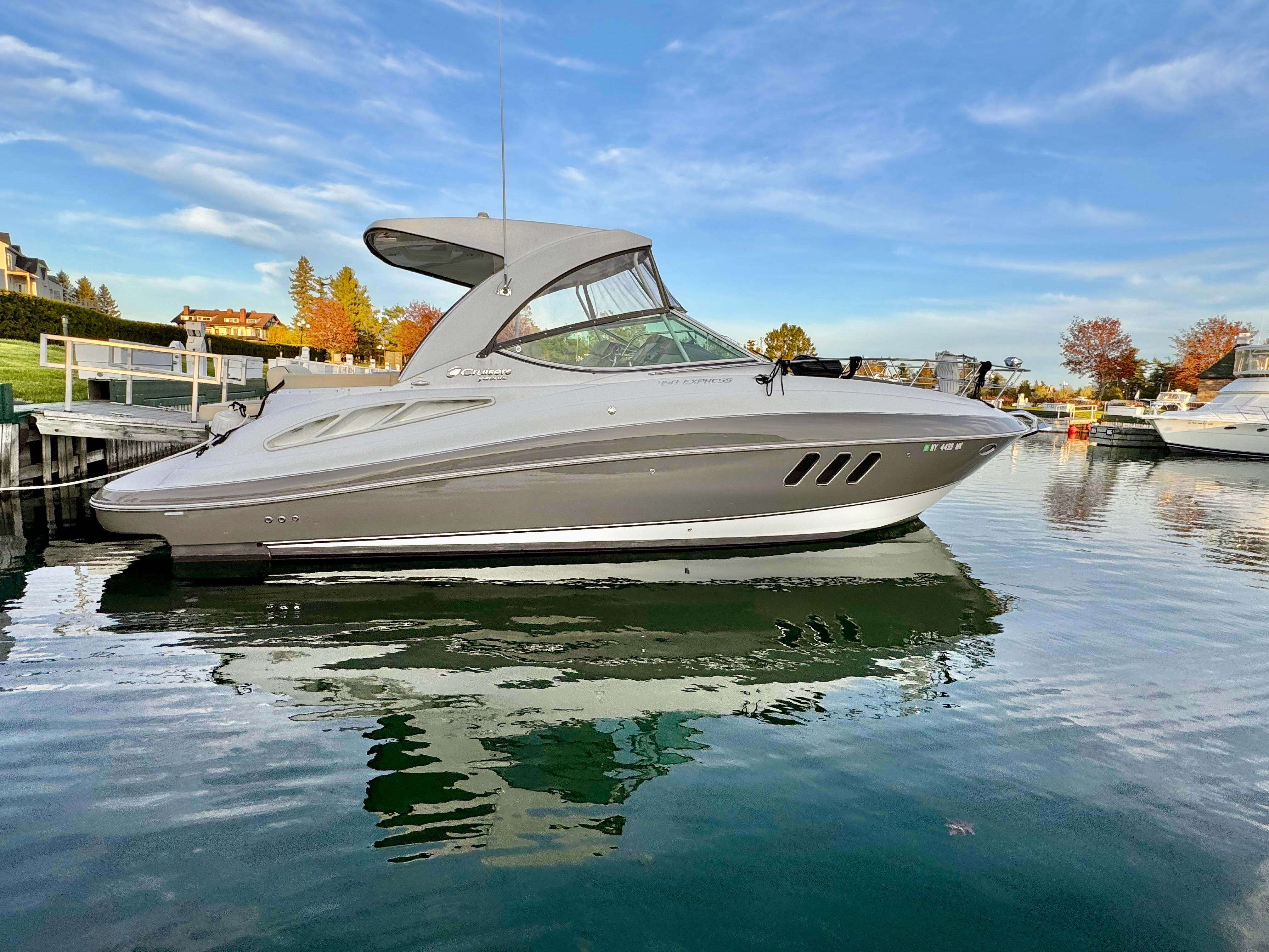 2012 cruisers yachts 350 express