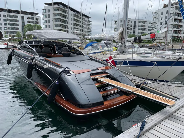 Mango VI Yacht Photos Pics 