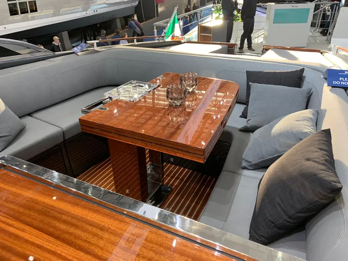 Mango VI Yacht Photos Pics 