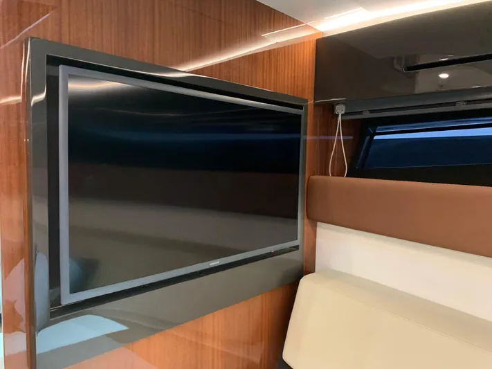 Mango VI Yacht Photos Pics 