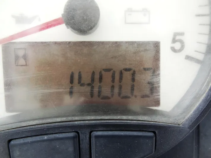 Shamwari Yacht Photos Pics Hour meter reading 1400.3 on a 2020 Lagoon 46 yacht dashboard.