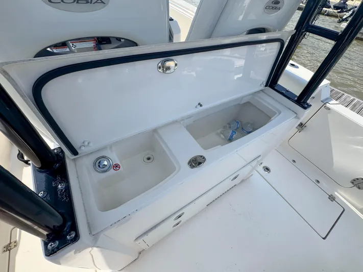 Hidden Agenda Yacht Photos Pics 