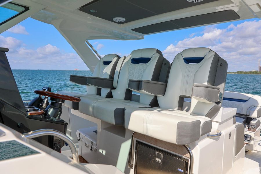 2021 Tiara Yachts 34 LS