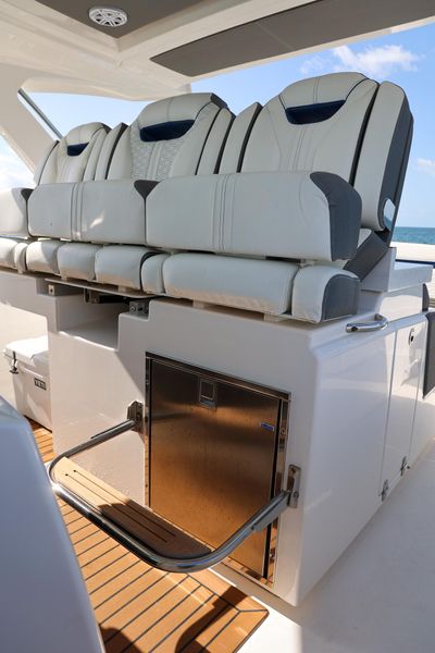 2021 Tiara Yachts 34 LS