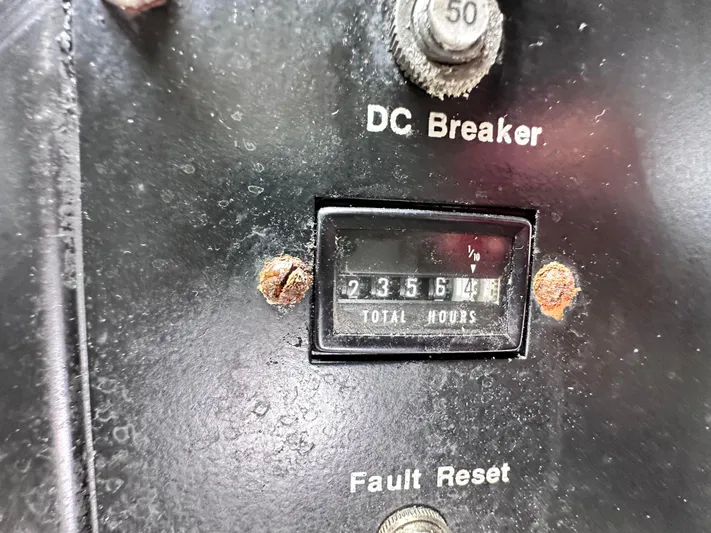 Saylor Moon Yacht Photos Pics Hour meter on 1990 Ocean Yachts 48 Super Sport, showing 2356.4 total hours.