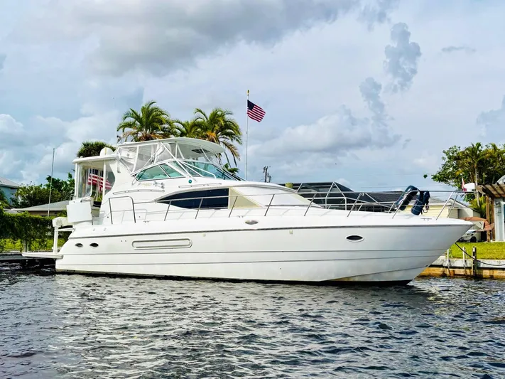 Light & Salty Yacht Photos Pics 2 Cruisers Yacht 4450 Main Photo 2.JPG
