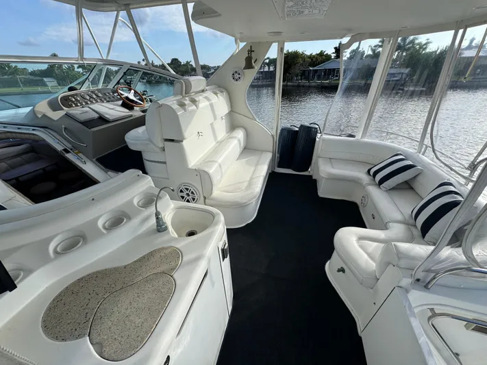 Light & Salty Yacht Photos Pics 13 2003 Cruisers Yacht 4450 Sundeck 2.jpg