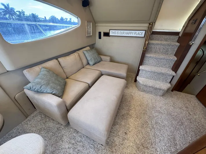 Light & Salty Yacht Photos Pics 26 2003 Cruisers Yacht 4450 Salon Starboard.jpg