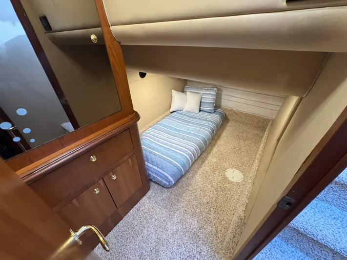 Light & Salty Yacht Photos Pics 49 2003 Cruisers Yacht 4450 Third State Room Forward Starboard.jpg