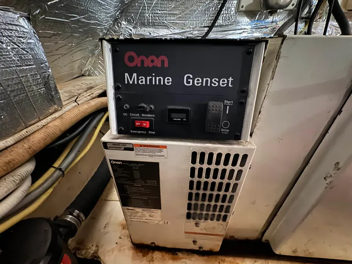 Light & Salty Yacht Photos Pics 61 2003 Cruisers Yacht Engine Room 10.jpg