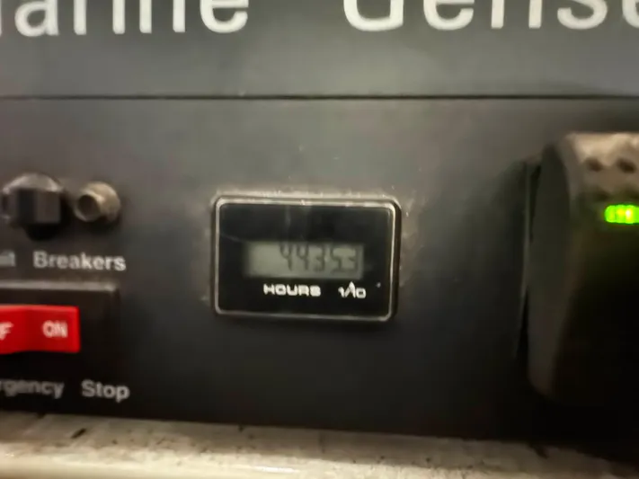 Light & Salty Yacht Photos Pics 62 2003 Cruisers Yacht Engine Room 14.jpg