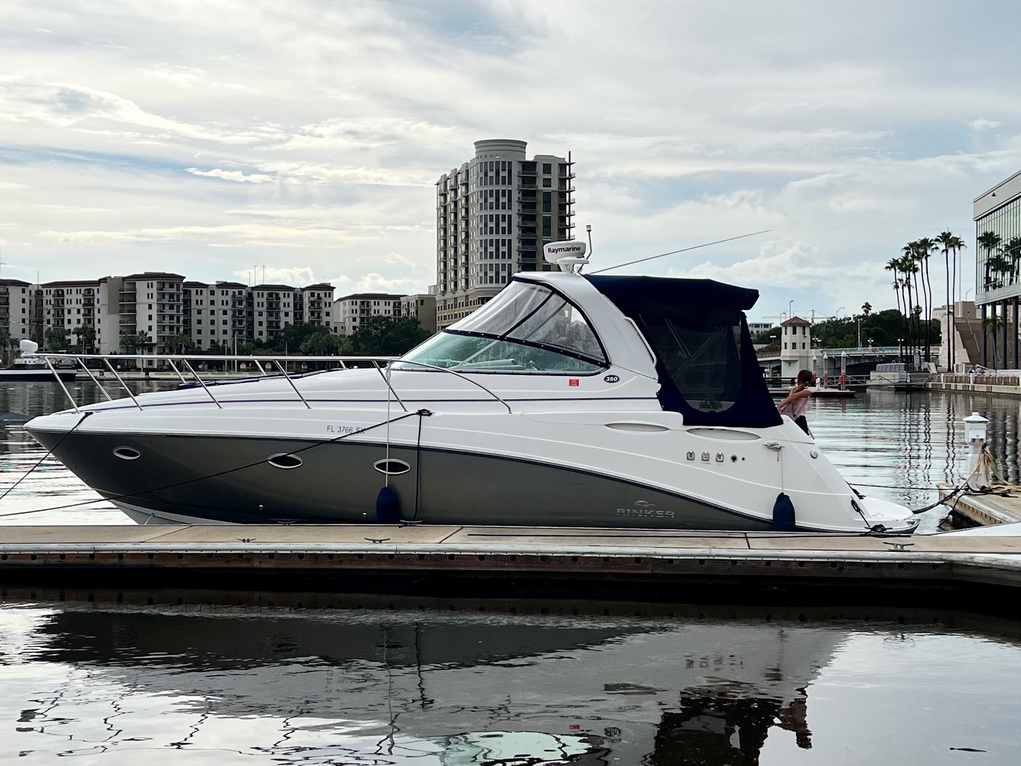 Rinker 350 Express Cruiser