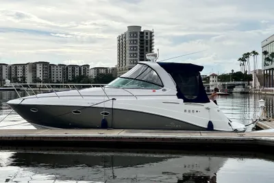 Rinker 350 Express Cruiser