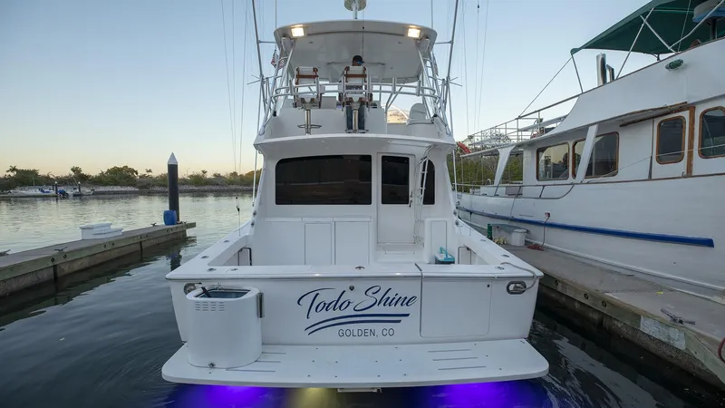 Todo Shine Yacht Photos Pics 2007 Viking 45 Convertible yacht docked with illuminated underwater lights.