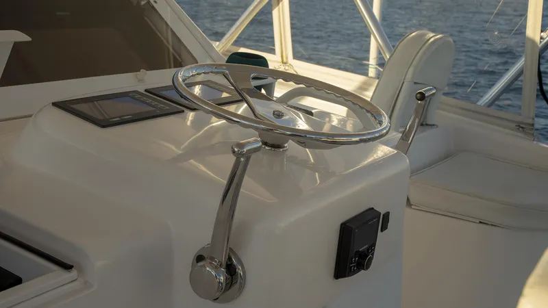 Todo Shine Yacht Photos Pics 2007 Viking 45 Convertible yacht helm with steering wheel and controls.
