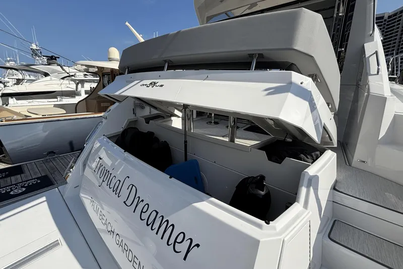 Tropical Dreamer Yacht Photos Pics 