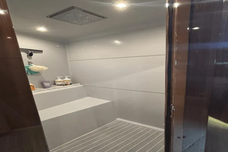 Tropical Dreamer Yacht Photos Pics 