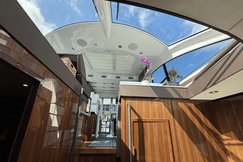 Tropical Dreamer Yacht Photos Pics 