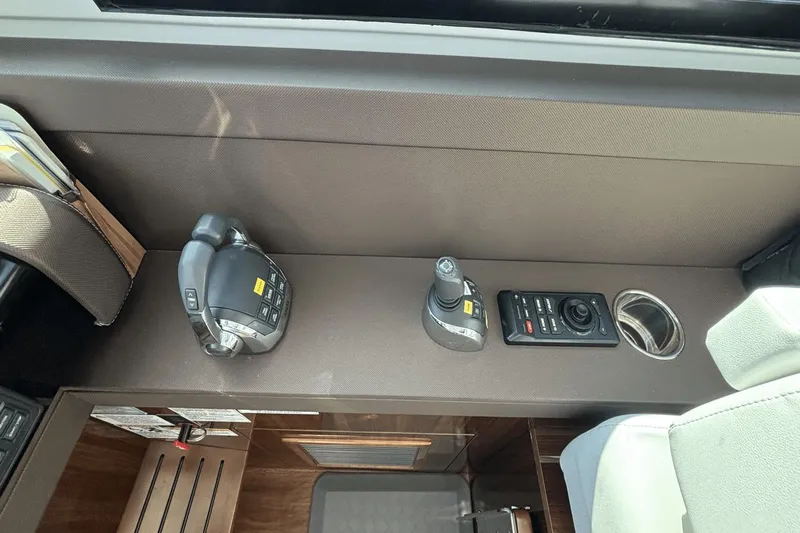 Tropical Dreamer Yacht Photos Pics 