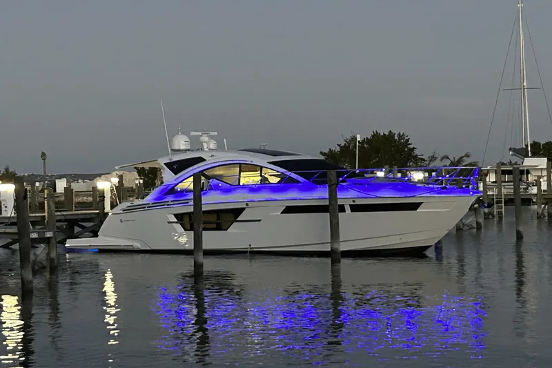 Tropical Dreamer Yacht Photos Pics 