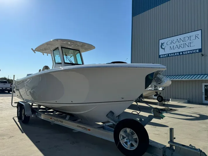  Yacht Photos Pics 2025 Sailfish 272 CC boat on trailer at Grander Marine dealership.