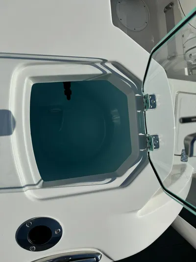  Yacht Photos Pics 2025 Sailfish 272 CC boat livewell with open lid and clear water.