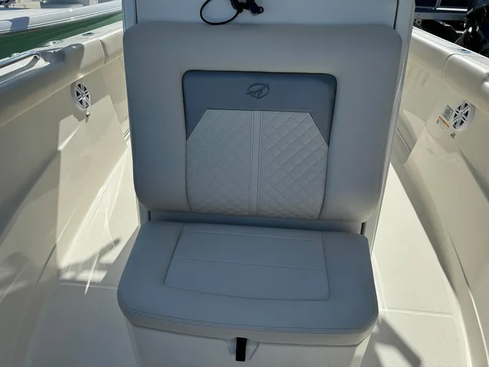  Yacht Photos Pics 2025 Sailfish 272 CC boat seat with quilted design and sleek white interior.