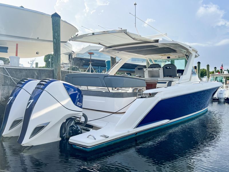 2019 Tiara Sport 38 LS